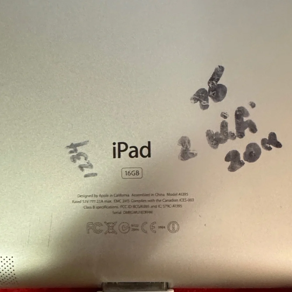 IPAD 2 WIFI with Red Case
